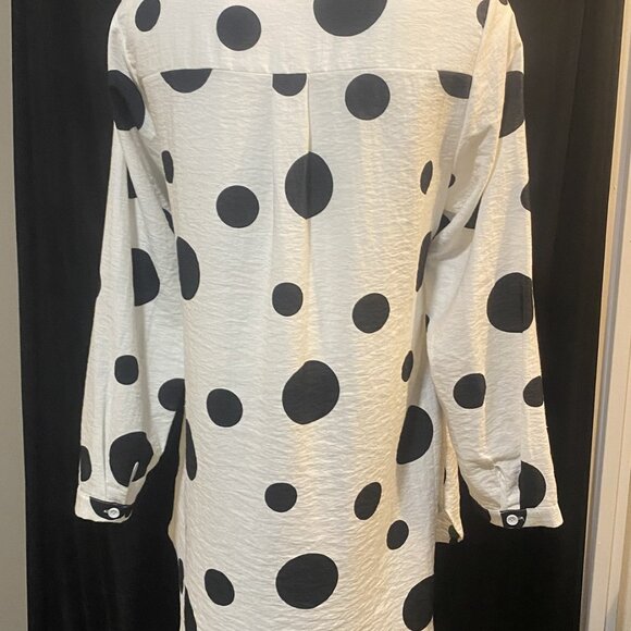 458-I aDOT You🖤🤍 Red Coral Polk Dot Button Down - Picture 6 of 10